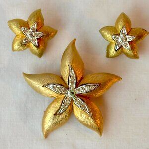 Vintage Jonette Jewelry J.J. Starfish Brooch & Earrings Set Rhinestone GoldTone